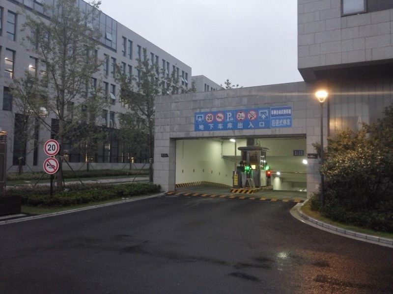 寧波東錢湖管委會停車.jpg
